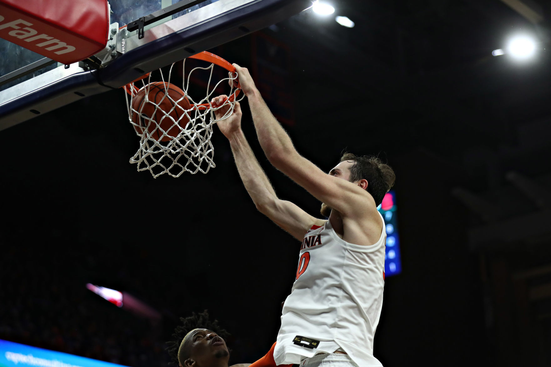 20200111_cdp_sports_uvahoops76.JPG